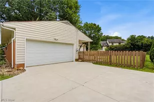 4828 Echoglenn St NW, North Canton, OH 44720 - Photo 5