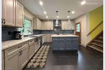 10990 Mayfield Road, Chardon, OH 44024 - Photo 9