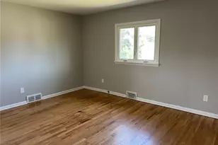 17914 Chagrin Blvd, Huber Heights, OH 44122 - Photo 15