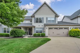 309 Lakebreeze Cove, Eastlake, OH 44095 - Photo 3