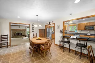 8572 Lake in the Woods Trail, Chagrin Falls, OH 44023 - Photo 7