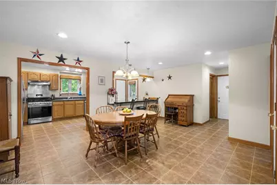 8572 Lake in The Woods Trail, Chagrin Falls, OH 44023 - Photo 7