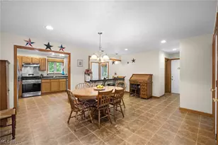 8572 Lake in the Woods Trail, Chagrin Falls, OH 44023 - Photo 7