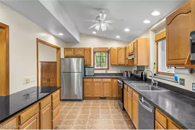 8572 Lake in The Woods Trail, Chagrin Falls, OH 44023 - Photo 13