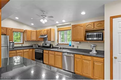 8572 Lake in The Woods Trail, Chagrin Falls, OH 44023 - Photo 11