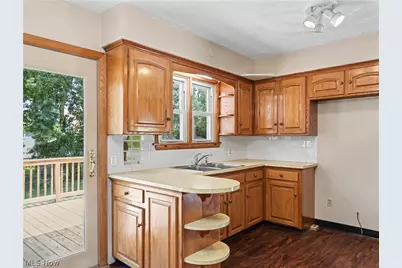 335 E Huston Street, Barberton, OH 44203 - Photo 7