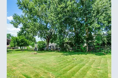 335 E Huston Street, Barberton, OH 44203 - Photo 23