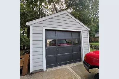 1303 Big Falls Avenue, Akron, OH 44310 - Photo 3