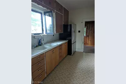 1903 Stewart Avenue, Cambridge, OH 43725 - Photo 9