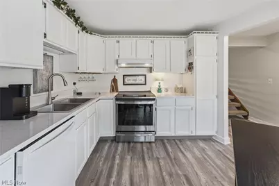 3221 Mariners Island Drive NW, Canton, OH 44708 - Photo 5