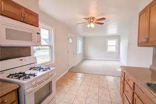 12722 Emery Ave, Loveland, OH 44135 - Photo 9