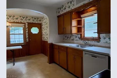 2614 E Erie Avenue, Lorain, OH 44052 - Photo 7