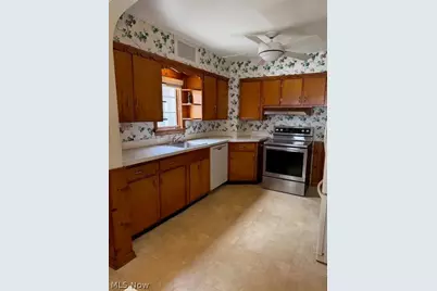2614 E Erie Avenue, Lorain, OH 44052 - Photo 9