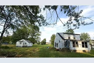 3573 Pershing Avenue, Hubbard, OH 44425 - Photo 1