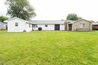 2306 Alexander Manor W, Steubenville, OH 43952 - Photo 5