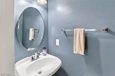 1910 Northgate Circle, Akron, OH 44320 - Photo 17