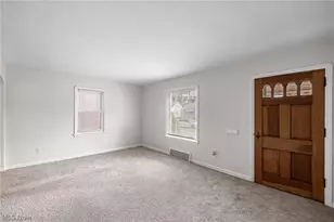 424 E 326th St, Willowick, OH 44095 - Photo 3