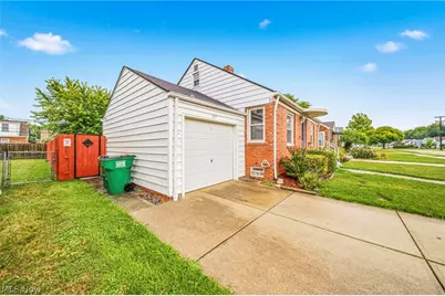 229 E 326th Street, Willowick, OH 44095 - Photo 3