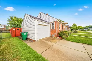 229 E 326th St, Willowick, OH 44095 - Photo 3
