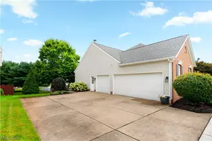 6633 Olde Stone Cir NE, Canton, OH 44721 - Photo 3