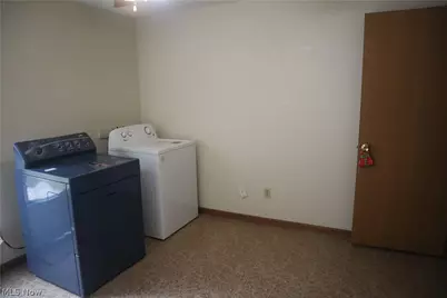 288 E Cassell Avenue, Barberton, OH 44203 - Photo 13