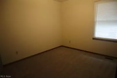 288 E Cassell Avenue, Barberton, OH 44203 - Photo 11