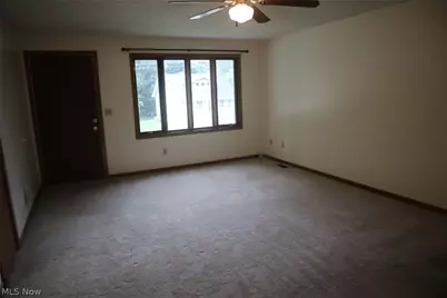 288 E Cassell Avenue, Barberton, OH 44203 - Photo 5