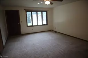 288 E Cassell Ave, Barberton, OH 44203 - Photo 5