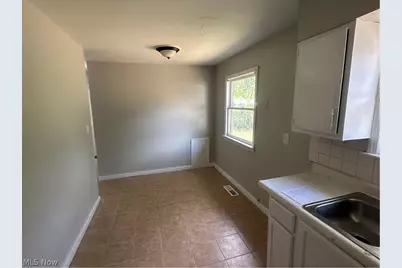 12510 Summerland Avenue, Loveland, OH 44111 - Photo 9