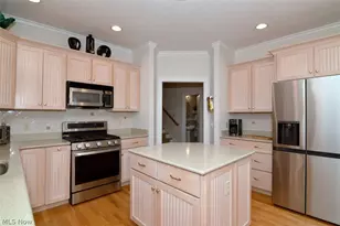 8205 Knolls Way, Chagrin Falls, OH 44023 - Photo 11