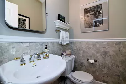 8205 Knolls Way, Chagrin Falls, OH 44023 - Photo 13