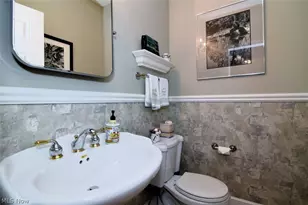 8205 Knolls Way, Chagrin Falls, OH 44023 - Photo 13
