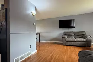 24881 Ridgeline Dr, Huber Heights, OH 44146 - Photo 3