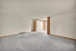 261 Fairmount Ave, Barberton, OH 44203 - Photo 9