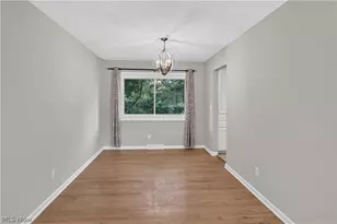 1124 Blueberry Hill Dr, Brunswick, OH 44212 - Photo 9