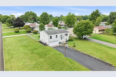 378 Dehoff Drive, Youngstown, OH 44515 - Photo 3