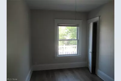 1518 Ridgewood Avenue #Upstairs, Oakwood, OH 44107 - Photo 3