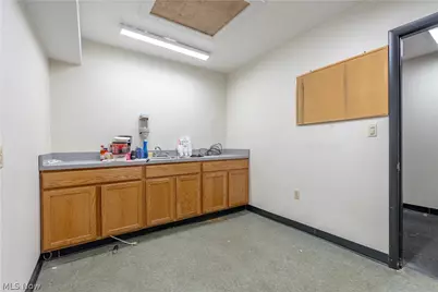 1235 E Tallmadge Avenue, Akron, OH 44310 - Photo 27