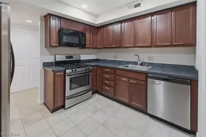 1105 Canyon View Road #502, Northfield, OH 44067 - Photo 5