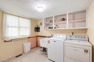 1295 Mohegan Trl, Willoughby, OH 44094 - Photo 29