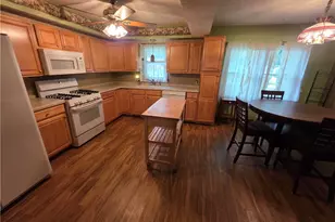 490 Bonshire Rd, Akron, OH 44319 - Photo 3