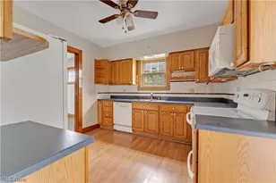486 7th St, Struthers, OH 44471 - Photo 9