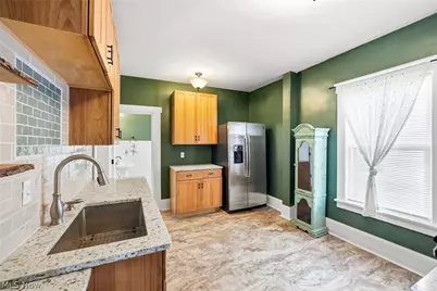 425 West Avenue, Elyria, OH 44035 - Photo 11