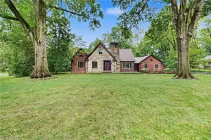 2381 Chatham Rd, Akron, OH 44313 - Photo 7
