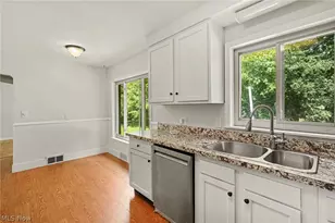2381 Chatham Rd, Akron, OH 44313 - Photo 11