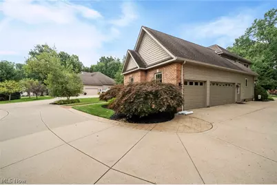 9240 Chamberlin Road, Twinsburg, OH 44087 - Photo 3