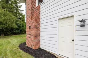 2445 Olentangy Dr, Akron, OH 44333 - Photo 39