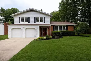 2445 Olentangy Dr, Akron, OH 44333 - Photo 1