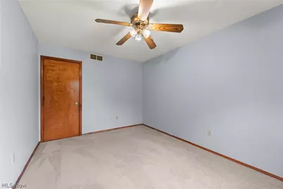 7404 Hidden Glen Drive, Amherst, OH 44001 - Photo 25