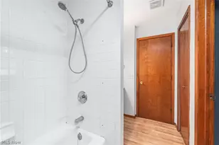 7404 Hidden Glen Dr, Amherst, OH 44001 - Photo 23